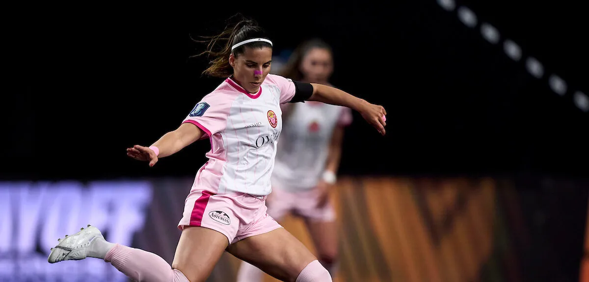 Nuria-Llop-Porcinas-Queens-League_1905719410_1313740_1200x800 Núria Llop vistiendo la camiseta de Porcinas en el cuarto split de la Queens League