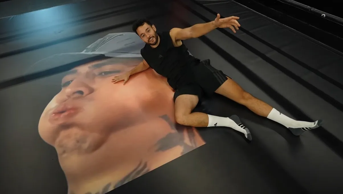 Grefg crea un ring con la cara de Westcol