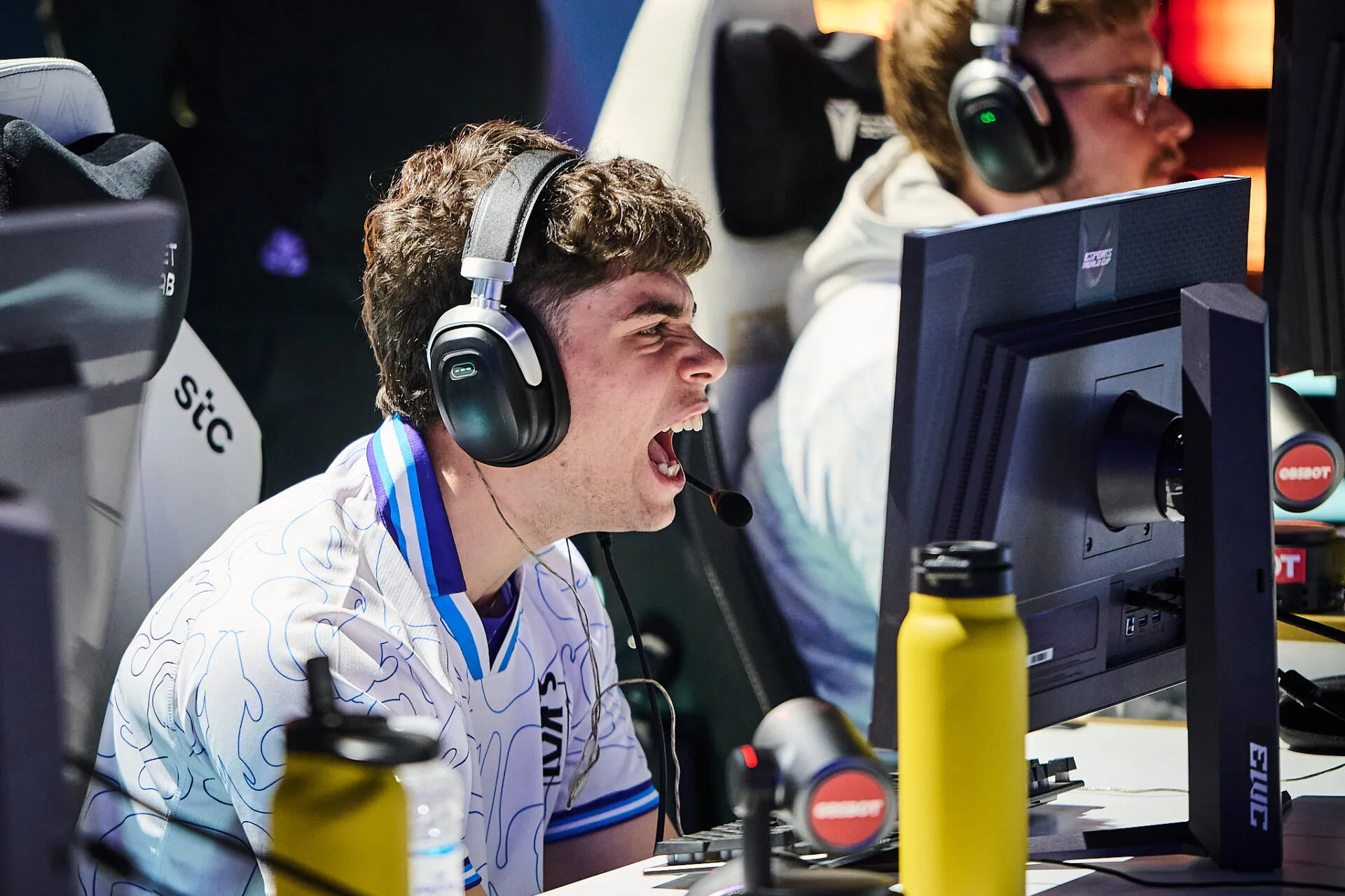 Abe celebra un punto en el partido contra Heretics de la EWC 2025