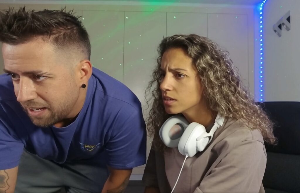 Auronplay se cuela en el directo de Sara Ismael