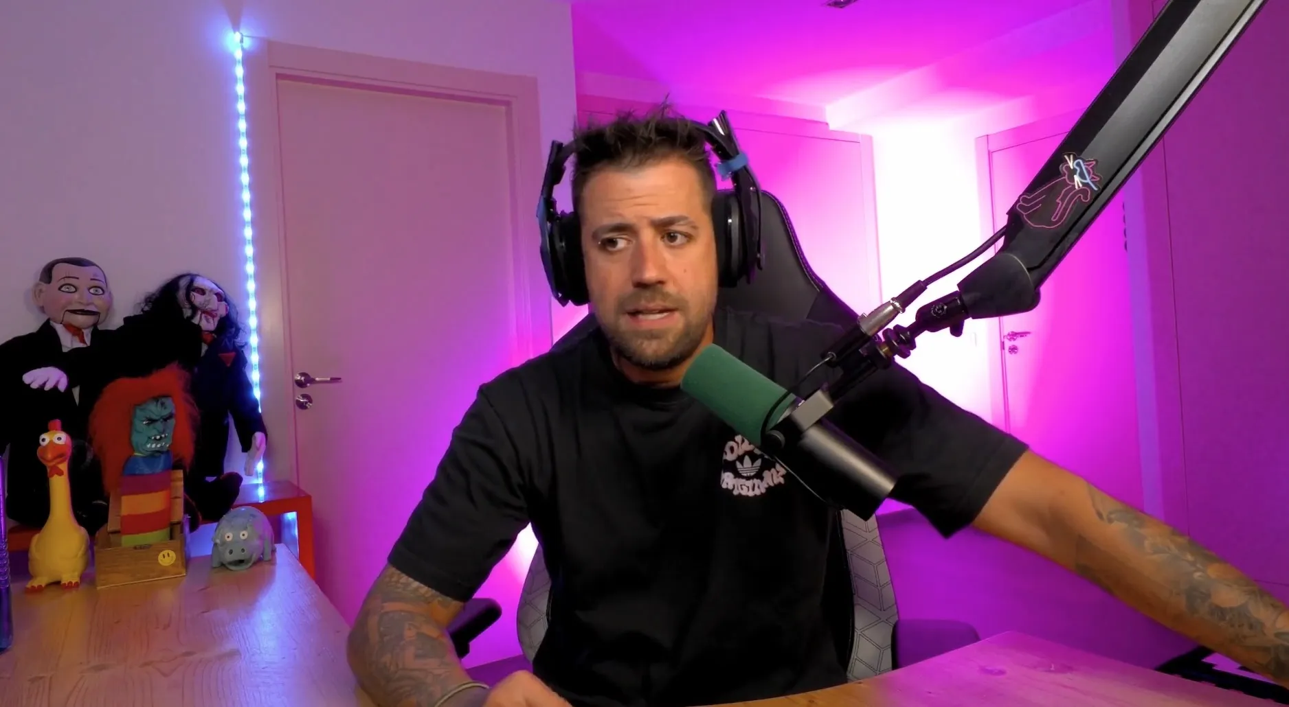 Auronplay en su setup provisional Auronplay en su setup provisional por la reforma de su hogar