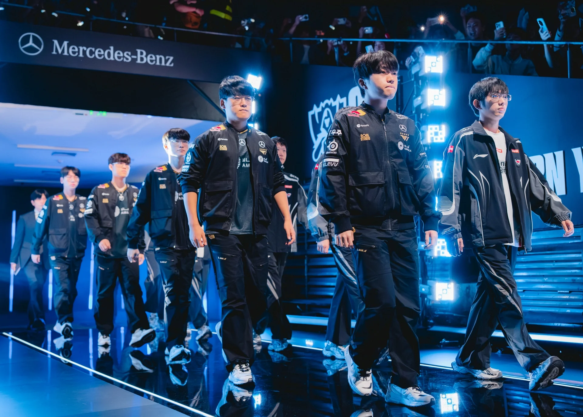 T1 y Anyone’s Legend entrando al stage de cuartos de Worlds 2025 T1 y Anyone's Legend entrando al stage de cuartos de Worlds 2025