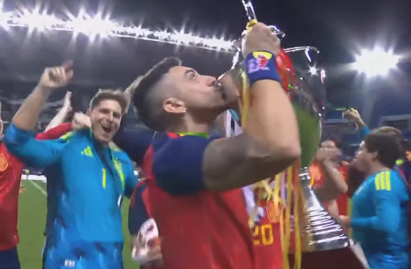 España gana el partidazo de youtubers 6