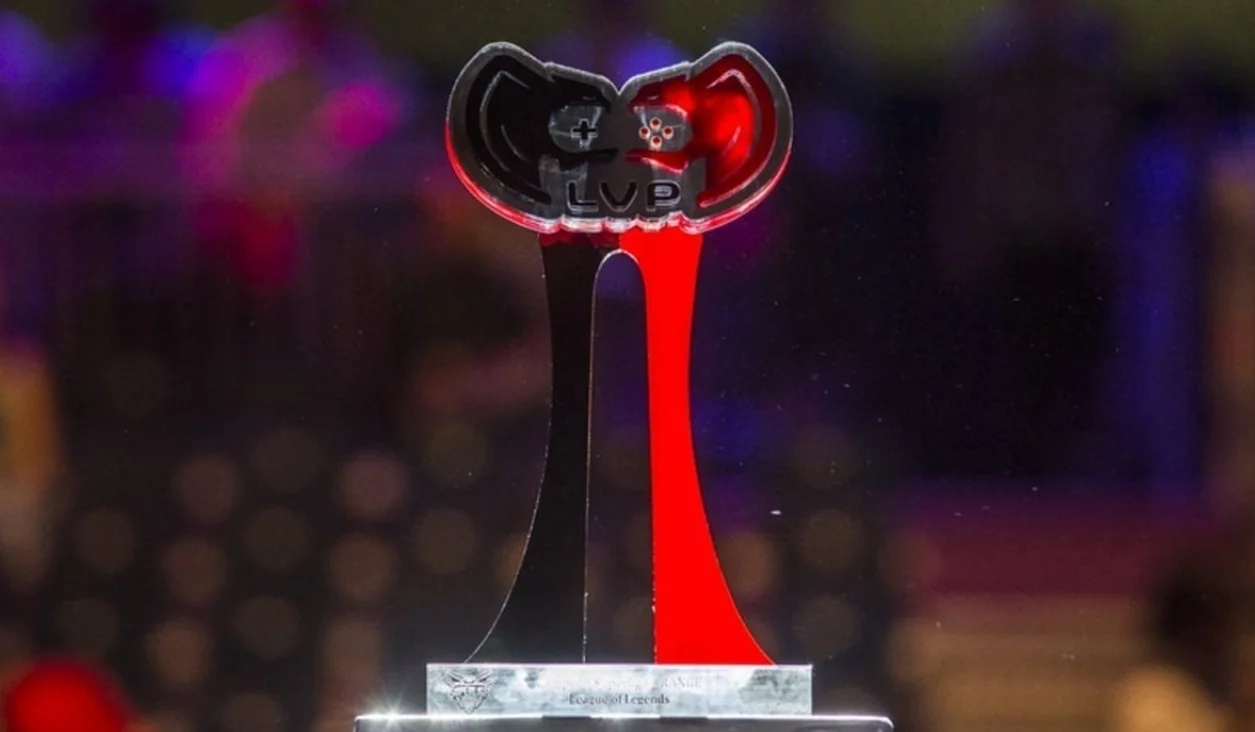 El legendario trofeo de LVP.