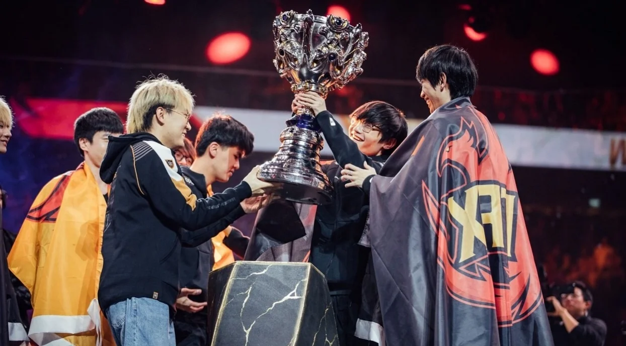 FunPlus Phoenix tras ganar Worlds 2019