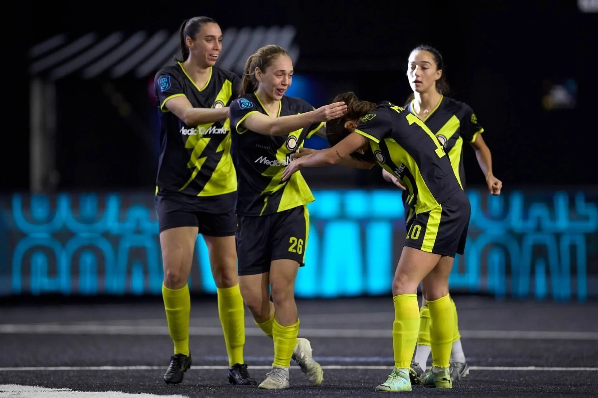 Rayo de Barcelona en los cuartos de final de la Queens Cup Rayo de Barcelona celebra un tanto en los cuartos de final de la Queens Cup