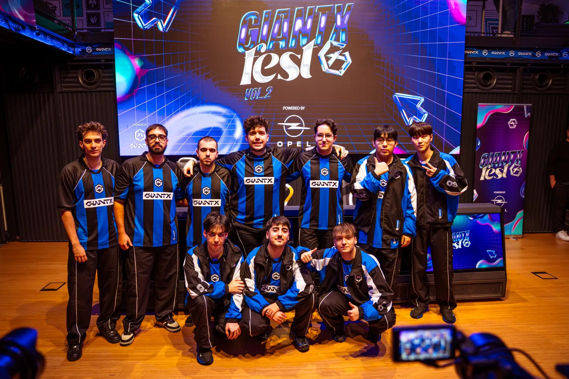 El roster de GIANTX y GIANTX Pride juntos