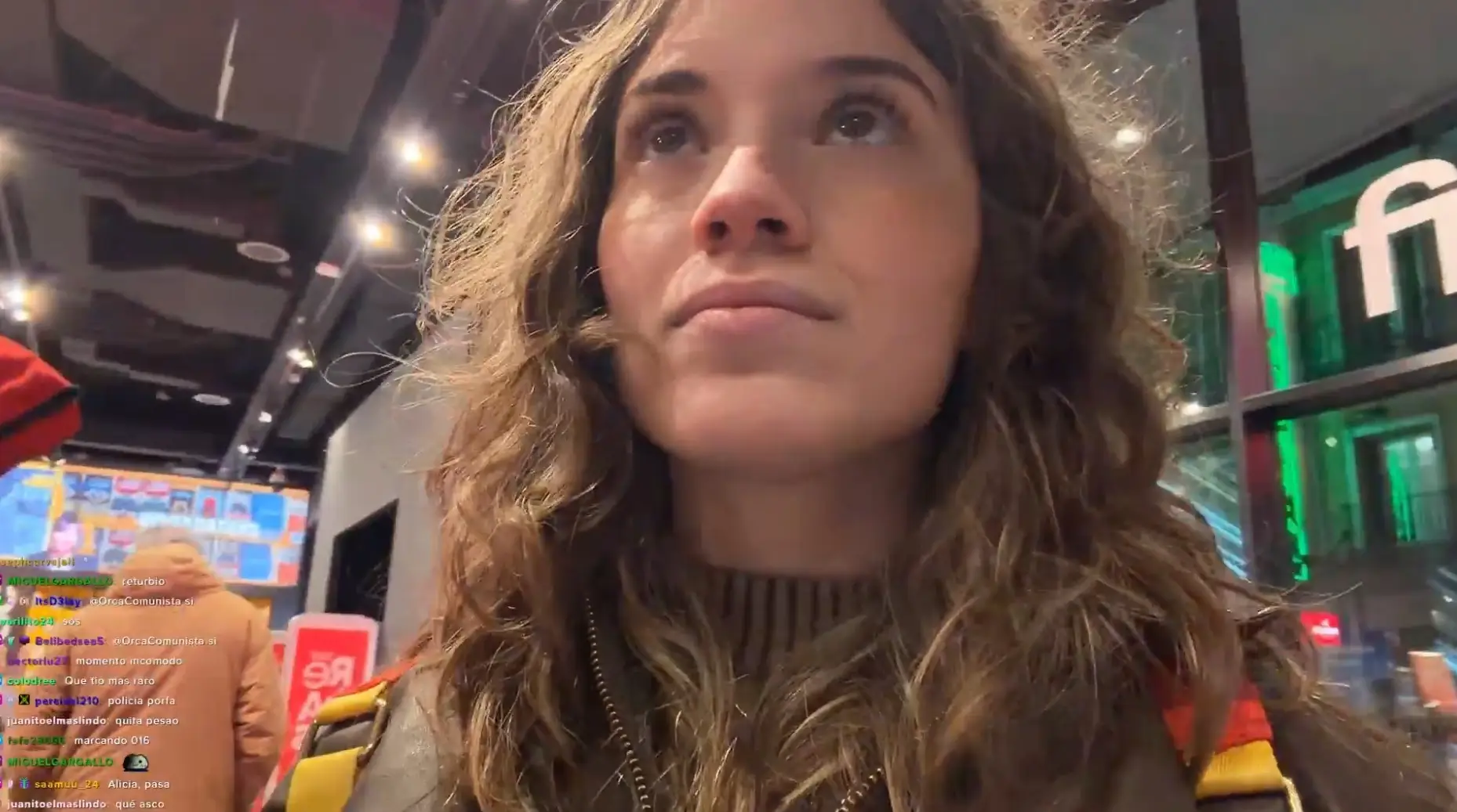 Perfilraro durante la emisión en la que sufrió acoso en directo.