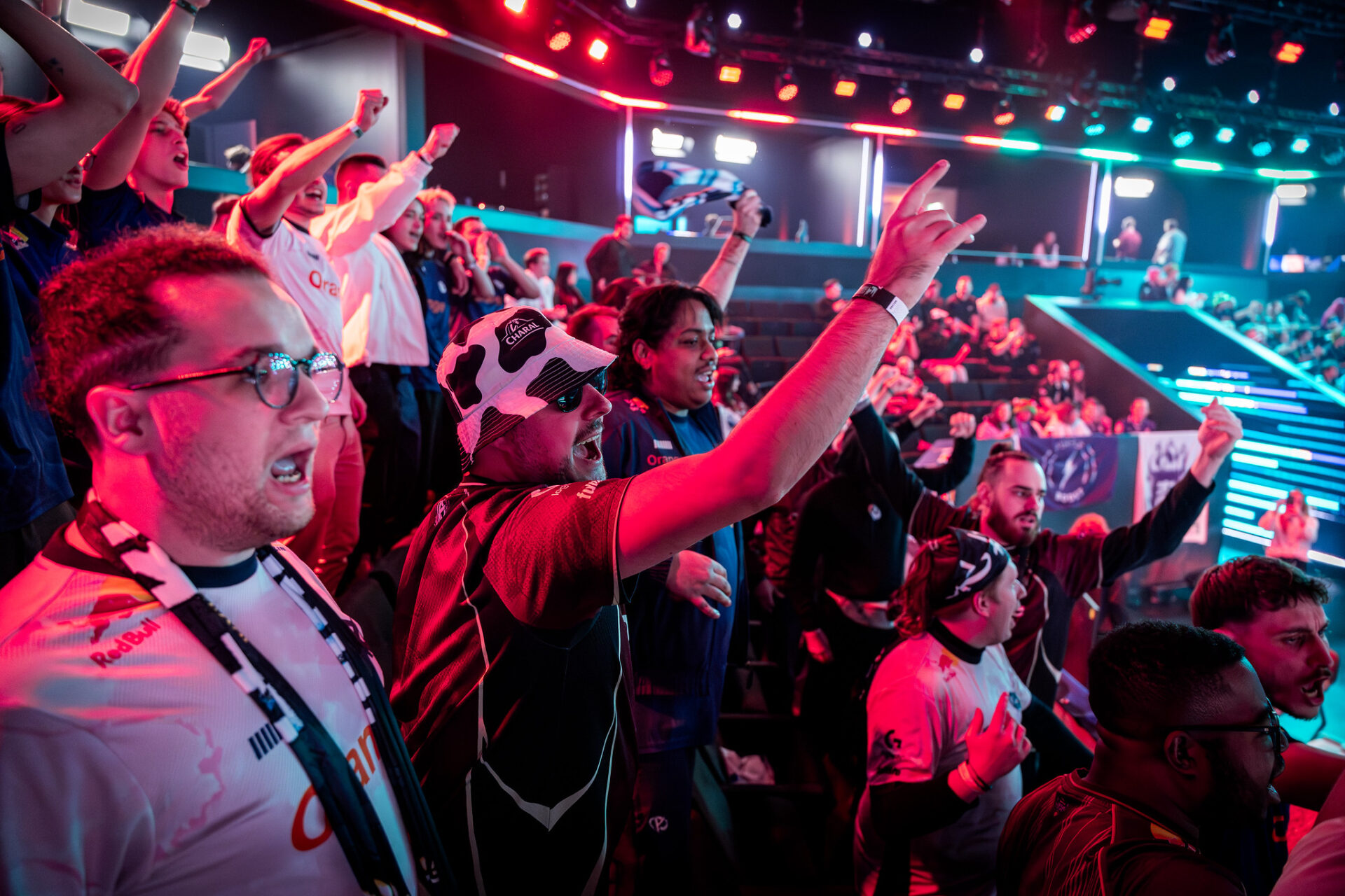 El brutal gesto de Elyoya con los fans de Karmine Corp en LEC: capitán absoluto Una imagen de los fans de Karmine Corp en la LEC Versus.