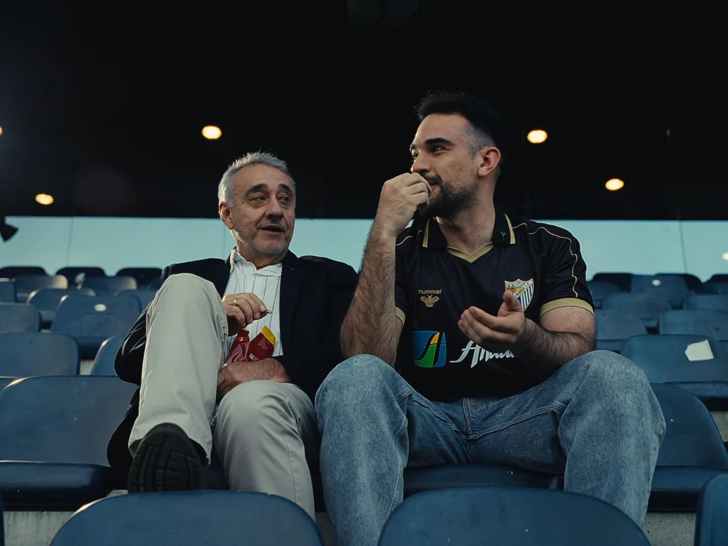 IlloJuan y el Málaga CF se homenajean mutuamente con una camiseta exclusiva La colaboración de IlloJuan con el Málaga CF.