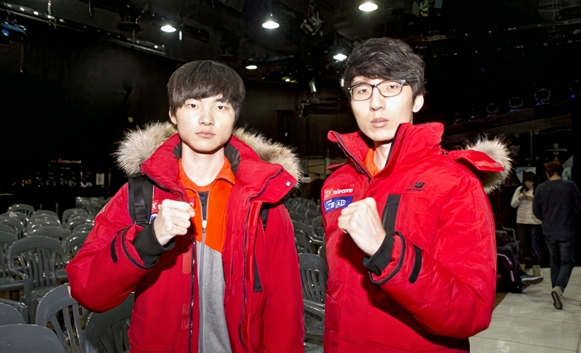 T1 anuncia a una leyenda del club como nuevo entrenador: la vuelta de Easyhoon a la LCK Faker y Easyhoon en la época dorada de SK Telecom T1.