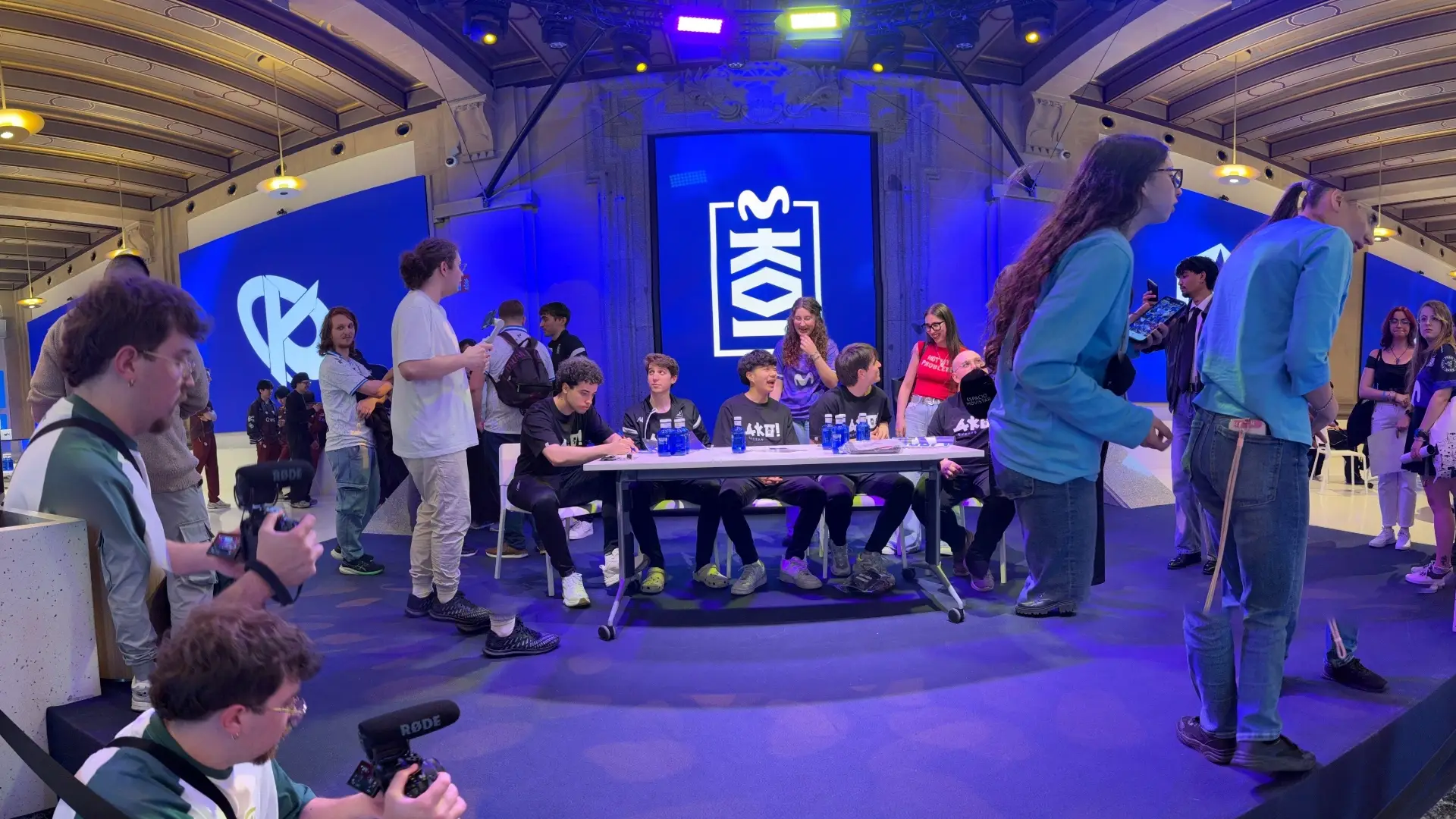 Los fans de Movistar KOI se vuelcan con el equipo en Madrid.