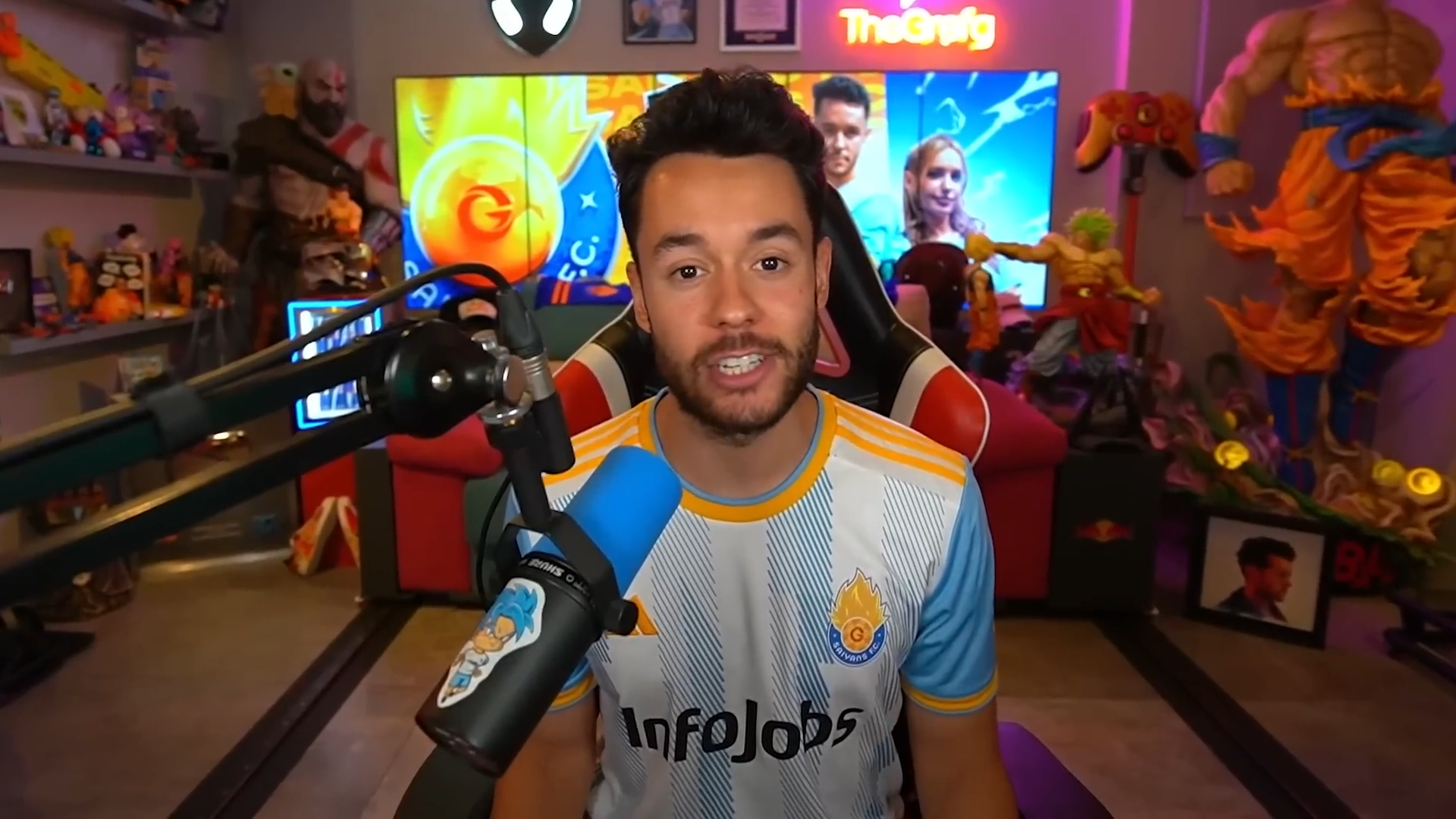 Los 10 objetos que explican la carrera de TheGrefg: de su récord Guinness hasta su Goku Los 10 objetos que explican la carrera de TheGrefg: de su récord Guinness hasta su Goku