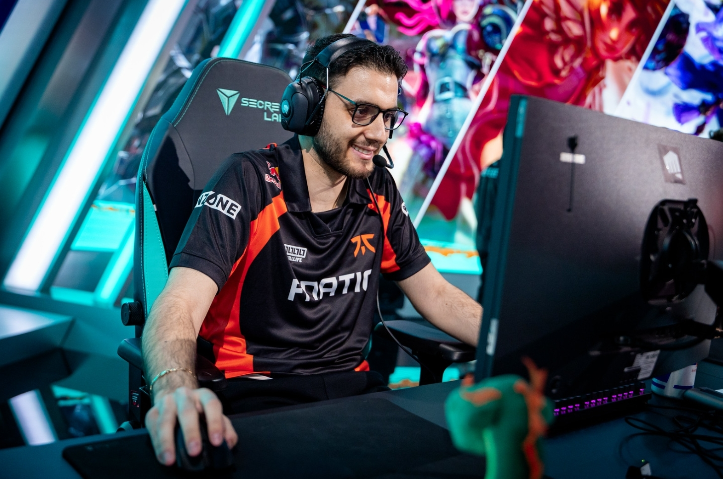 Fnatic manda al banquillo a su nuevo toplaner y hará cambios para la LEC de verano 2026 Empyros con la elástica de Fnatic en LEC.