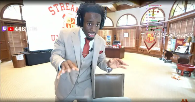 Kai Cenat presentando su Streamers University.