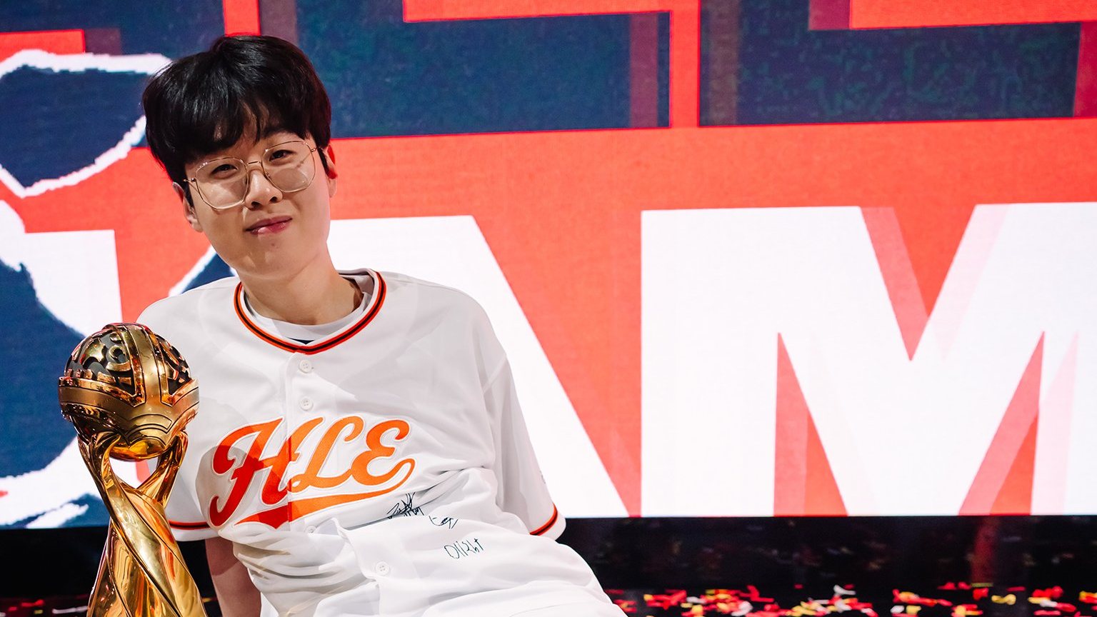 Zeus y Gumayusi sonríen fuera de T1: campeones del MSI rompiendo récords históricos Zeus y Gumayusi sonríen fuera de T1: campeones del MSI rompiendo récords históricos