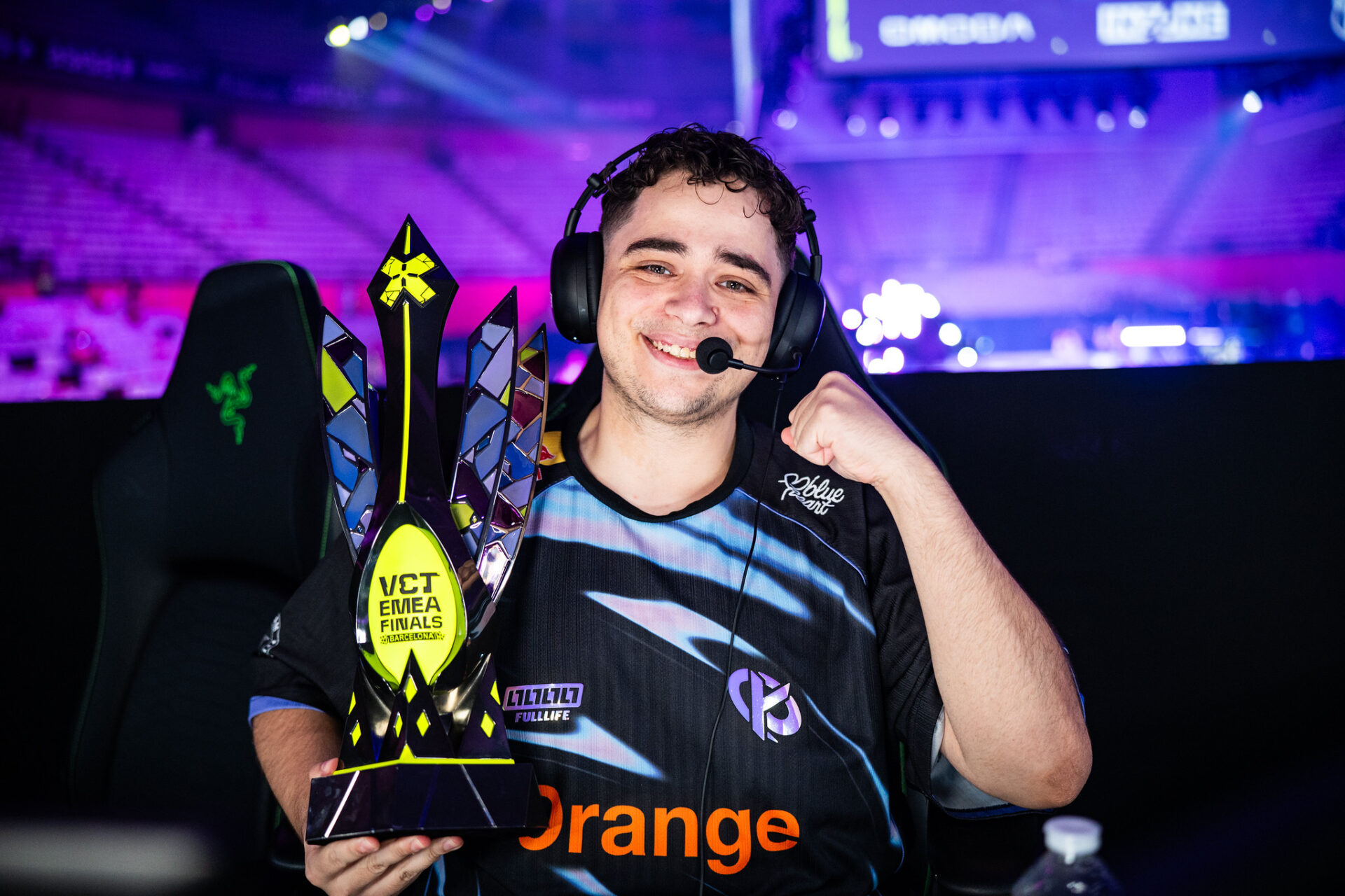Karmine Corp logra la gloria en Barcelona: campeones del VCT EMEA Kameto con el trofeo del VCT EMEA