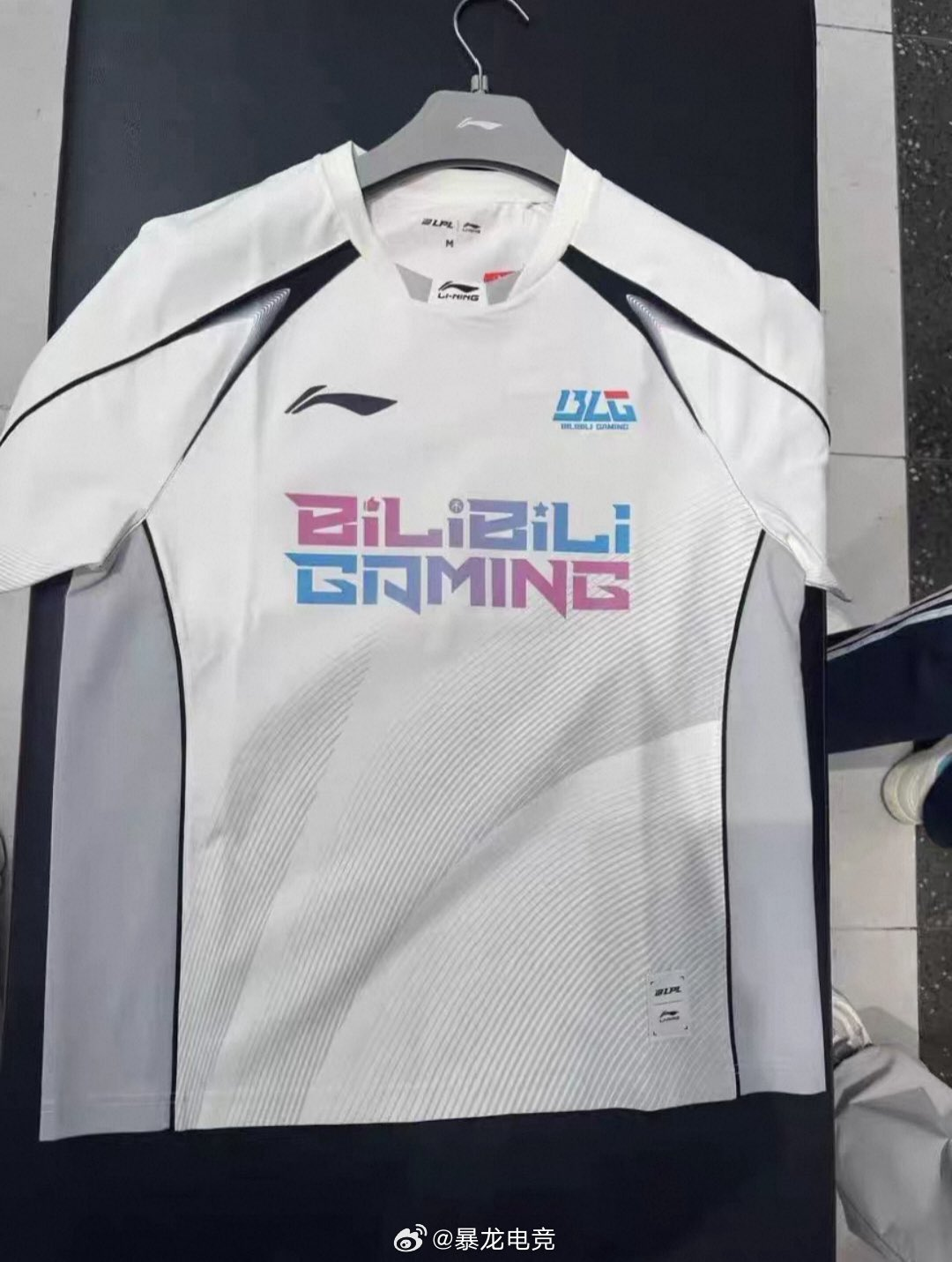 El campeón de Worlds 2026 vestirá de blanco: la superstición se repite un año más El campeón de Worlds 2026 vestirá de blanco: la superstición se repite un año más