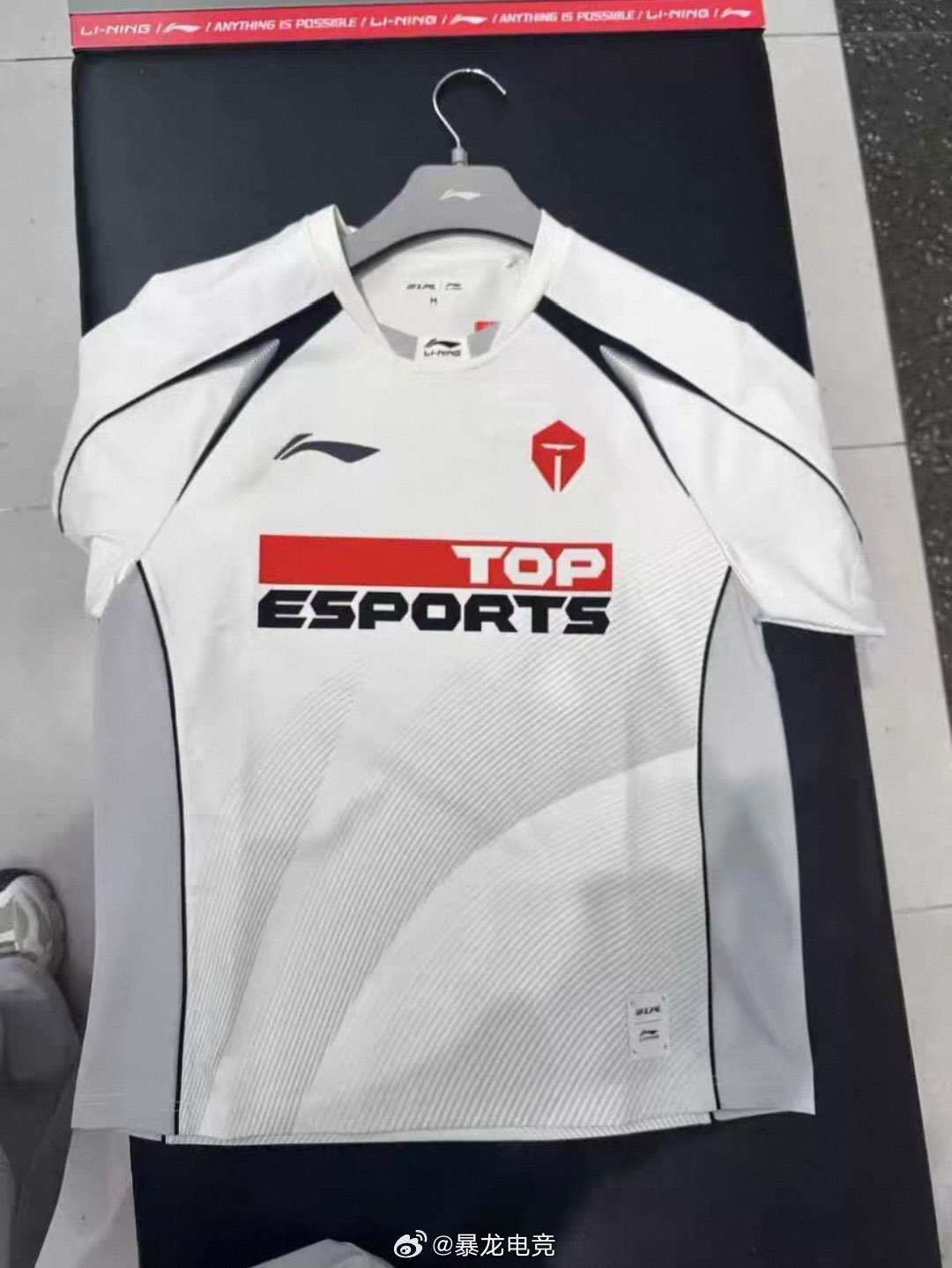 El campeón de Worlds 2026 vestirá de blanco: la superstición se repite un año más El campeón de Worlds 2026 vestirá de blanco: la superstición se repite un año más