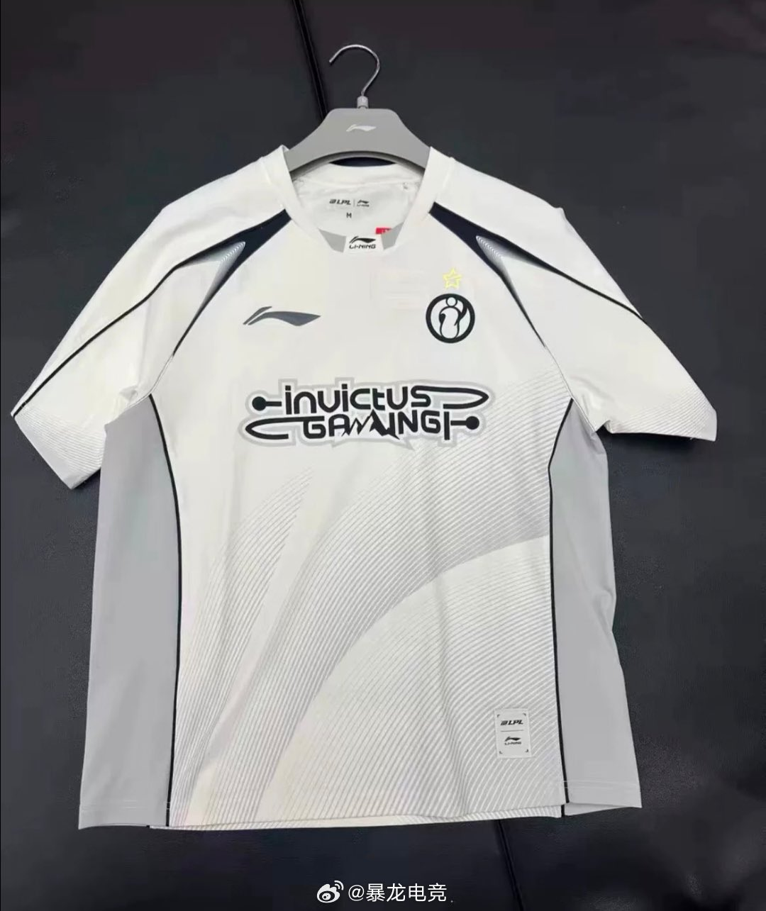 El campeón de Worlds 2026 vestirá de blanco: la superstición se repite un año más El campeón de Worlds 2026 vestirá de blanco: la superstición se repite un año más
