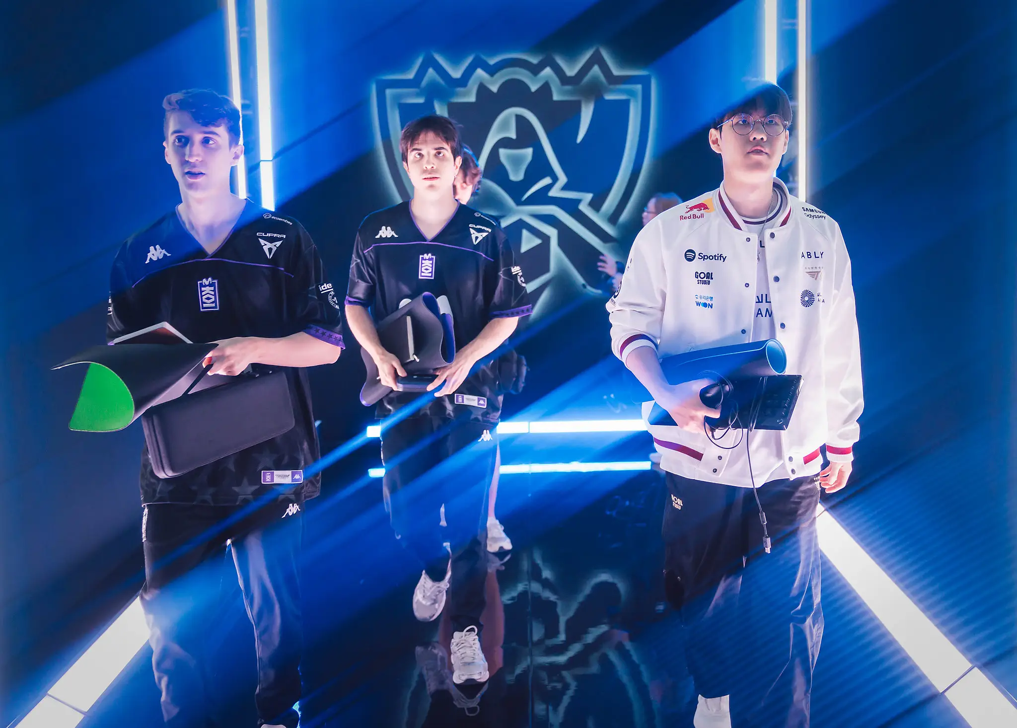 T1 vence con solvencia a Movistar KOI en Worlds 2026.