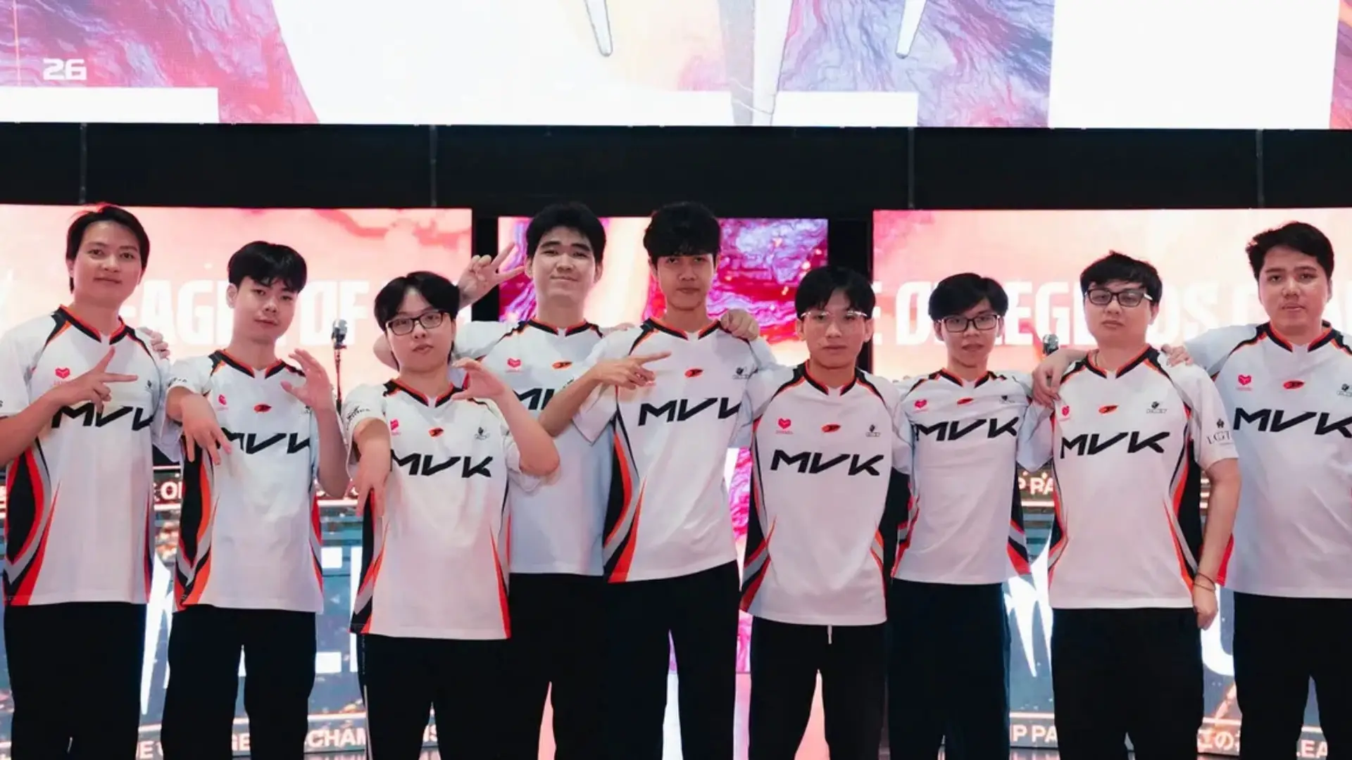 Equipo de MVK Esports en Worlds 2026.
